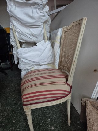 Sillas de comedor tapizadas y con rejilla
