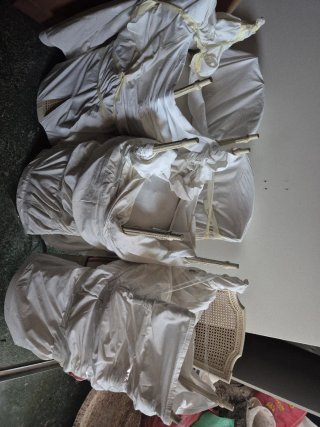 Sillas de comedor tapizadas y con rejilla