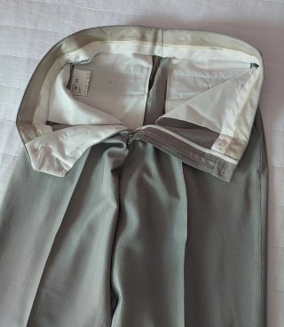 Traje hombre chaqueta y corbata plateada