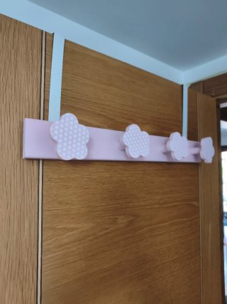 Colgador de puerta rosa con flores