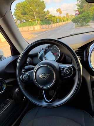 Mini Cooper Blanco con Rayas Negras 27000 kilometr
