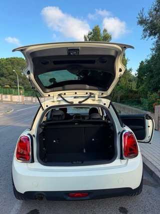 Mini Cooper Blanco con Rayas Negras 27000 kilometr