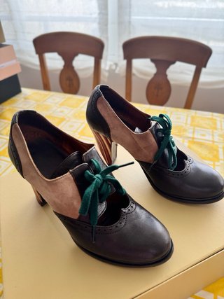 Zapatos Chie Mihara Marrón y Beige