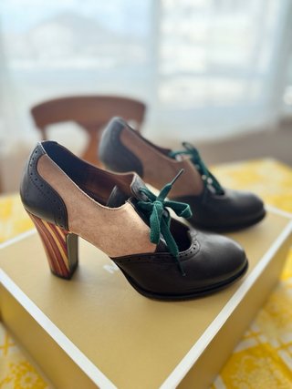 Zapatos Chie Mihara Marrón y Beige