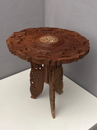 Mesa auxiliar madera tallada artesanal India