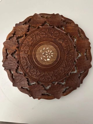 Mesa auxiliar madera tallada artesanal India