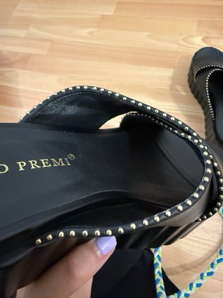 Sandalias plataforma Bruno Premi tachuelas doradas