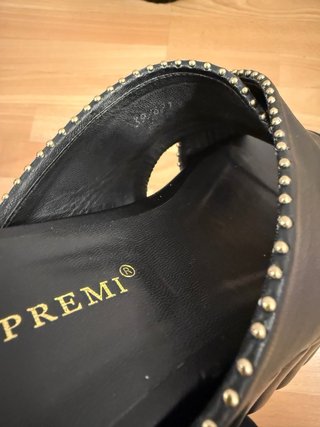 Sandalias plataforma Bruno Premi tachuelas doradas