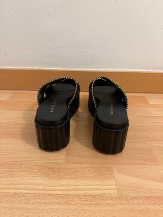 Sandalias plataforma Bruno Premi tachuelas doradas