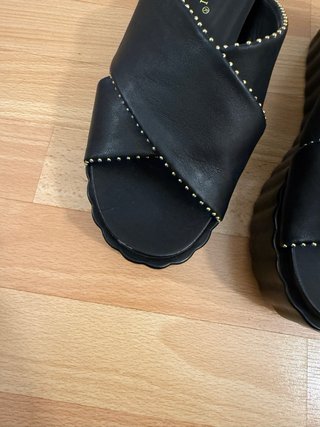 Sandalias plataforma Bruno Premi tachuelas doradas