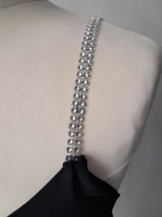 Abito con bretelle argentate paillettes