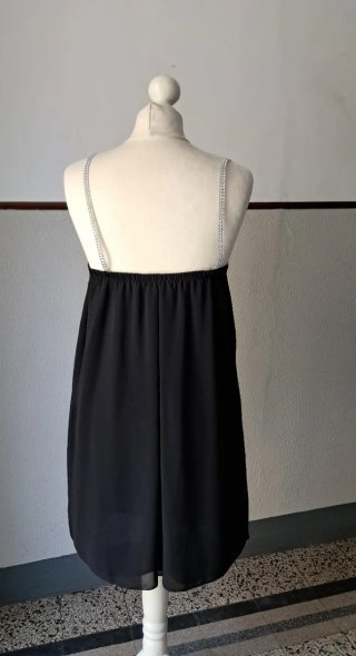 Abito con bretelle argentate paillettes