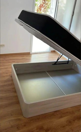 Canapé de madera con colchones viscoelástica