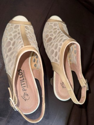 Sandalias Pitillos Beige y Doradas Talla 38