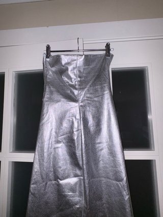 Vestido Zara plateado palabra de honor