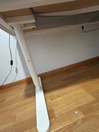 Escritorio IKEA Bekant L regulable altura