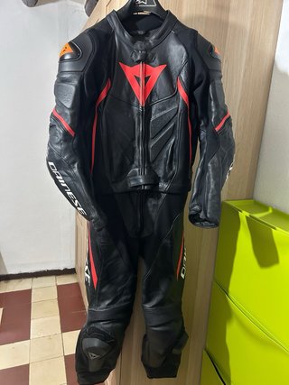 Mono Dainese 2 piezas piel negro/rojo