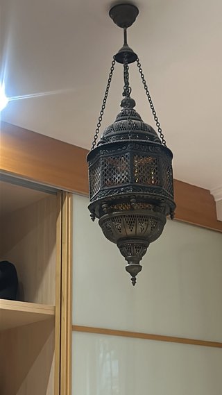 Lámpara colgante de metal y cristal
