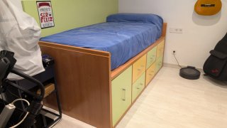 Cama juvenil con cajones y estantería
