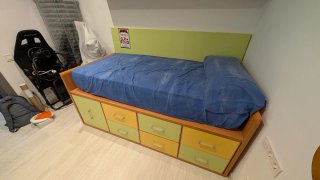 Cama juvenil con cajones y estantería