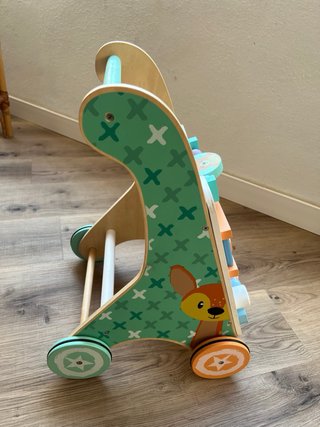 Andador de madera para bebé
