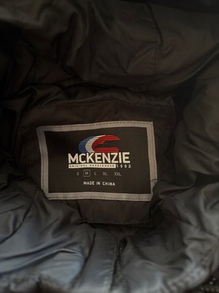 Cazadora McKenzie Negra con Capucha