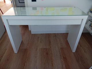Mesa escritorio IKEA blanca + cristal +cajón
