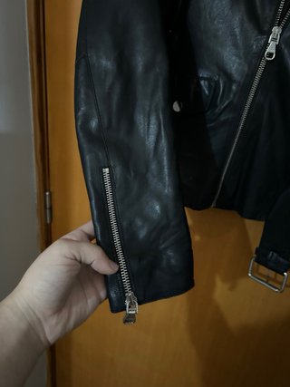 Casaco de cabedal Uterqüe preto e vermelho