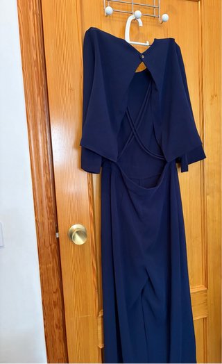 Mono Zara azul marino elegante con capa