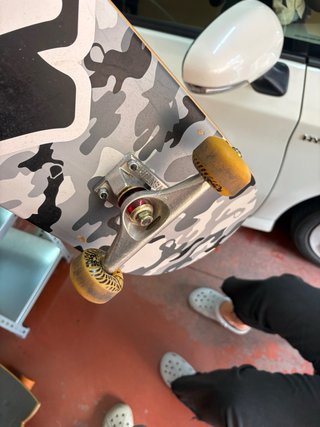 Skate, ejes Venture, ruedas Spitfire.