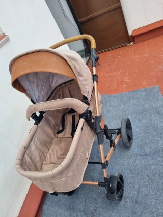Carro de bebé en buen estado
