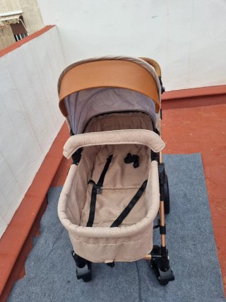 Carro de bebé en buen estado