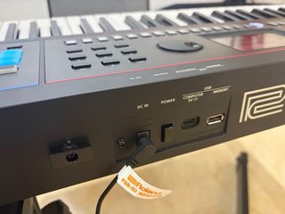 Roland Juno-D7 Teclado Sintetizador Con funda.