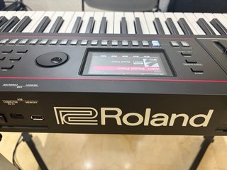 Roland Juno-D7 Teclado Sintetizador Con funda.