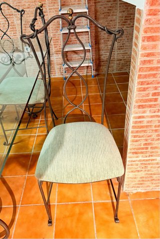 Mesa de forja y cristal con 6 sillas - URGE VENTA