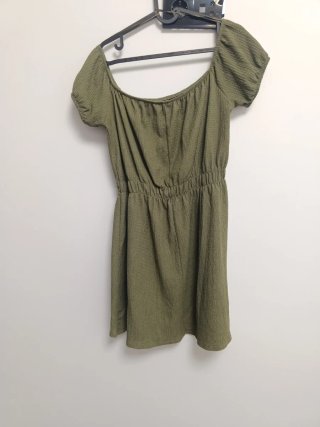 Vestido corto verde militar con manga