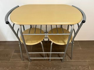Mesa de cocina con 2 sillas