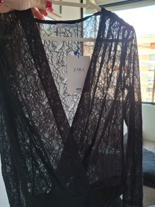 Body encaje Zara manga larga negro