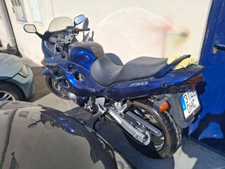 Suzuki GSX 750 Azul
