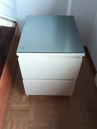 Muebles salón auxiliares y mesitas noche con uso