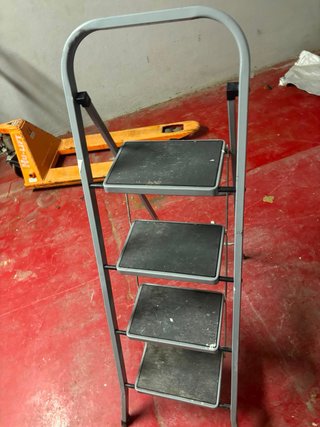 Escalera plegable gris