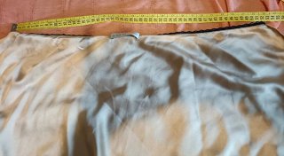 Falda seda negra y dorada con pedrería
