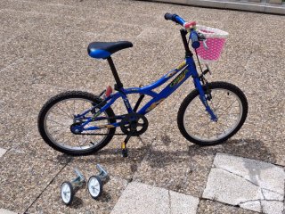 Bicicleta Orbea infantil azul con cesta