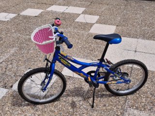 Bicicleta Orbea infantil azul con cesta