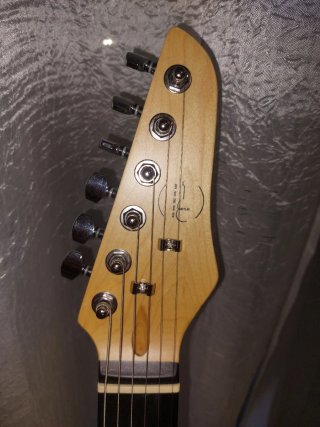 Guitarra Eléctrica Roja