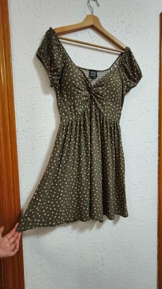Vestido estilo romántico verde con estampado rosas