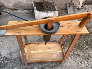 Mesa Embutidora Antigua de Madera
