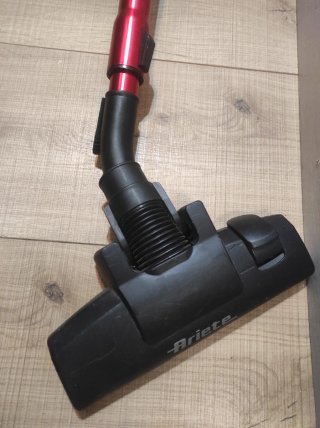 Aspirador de mano Ariete rojo