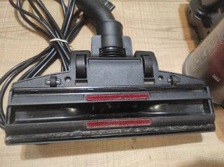 Aspirador de mano Ariete rojo