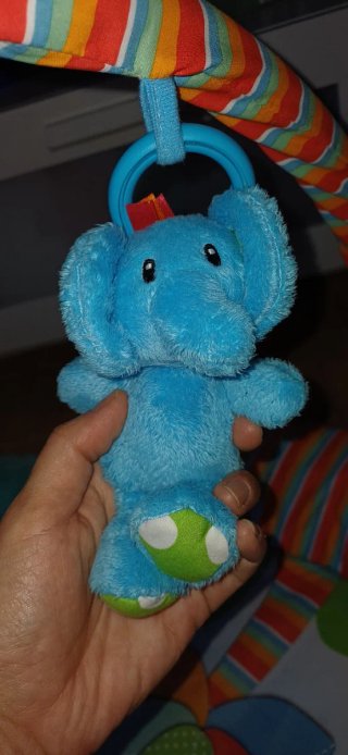 Gimnasio para bebé con peluches